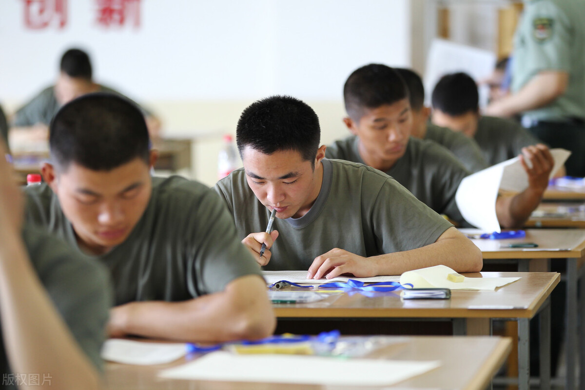 考軍校就一輩子在部隊(duì)嗎(考部隊(duì)文職到底好不好)-圖1