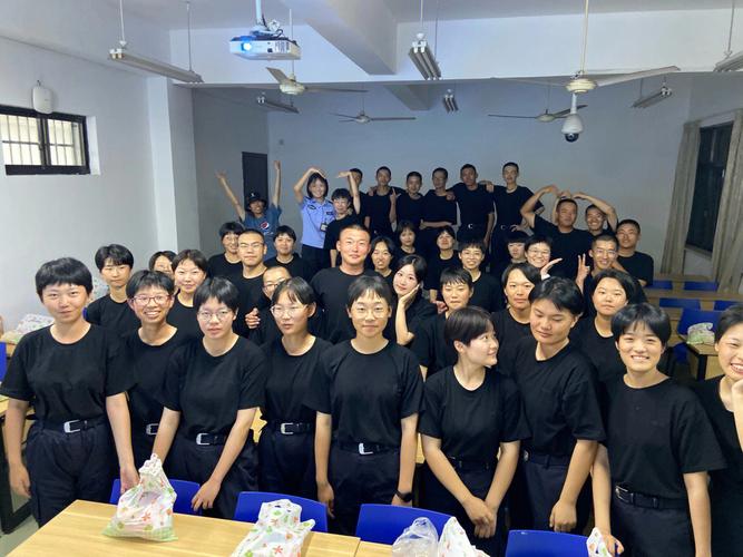 浙江警官職業(yè)學(xué)院出來干嘛(技校十大吃香專業(yè))-圖1