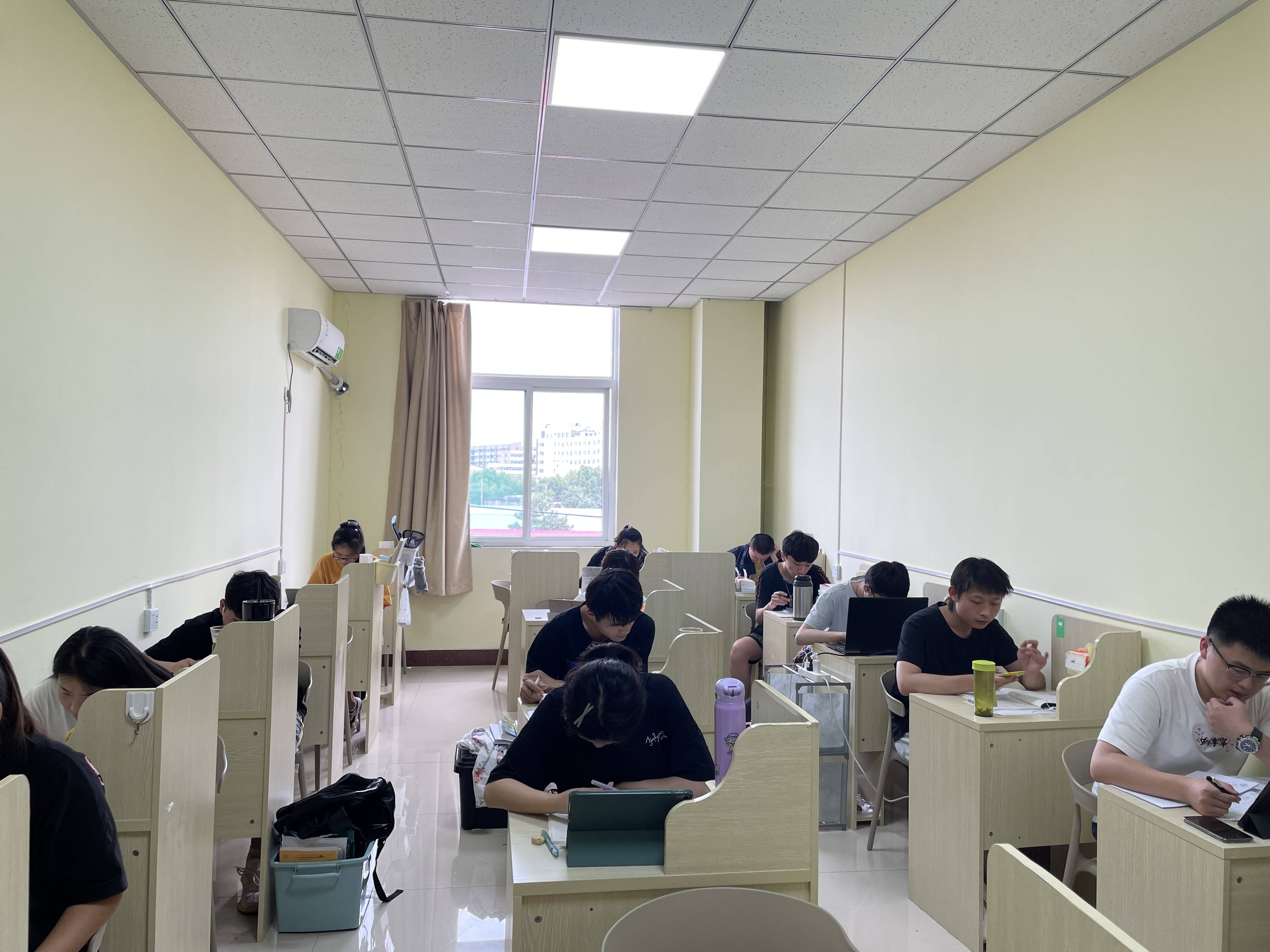 考研培訓(xùn)機(jī)構(gòu)(報(bào)什么培訓(xùn)班)-圖1